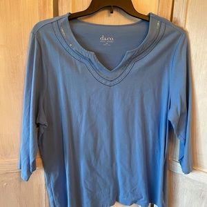 3/4 sleeve T-shirt with V-neck